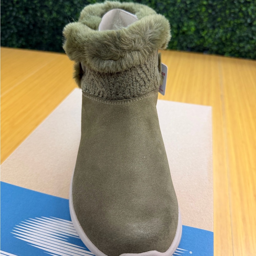 Skechers On The Go City 2 Cozy Vibe Boots Green Olive Women's Size 7.5 US - Picture 5 of 8